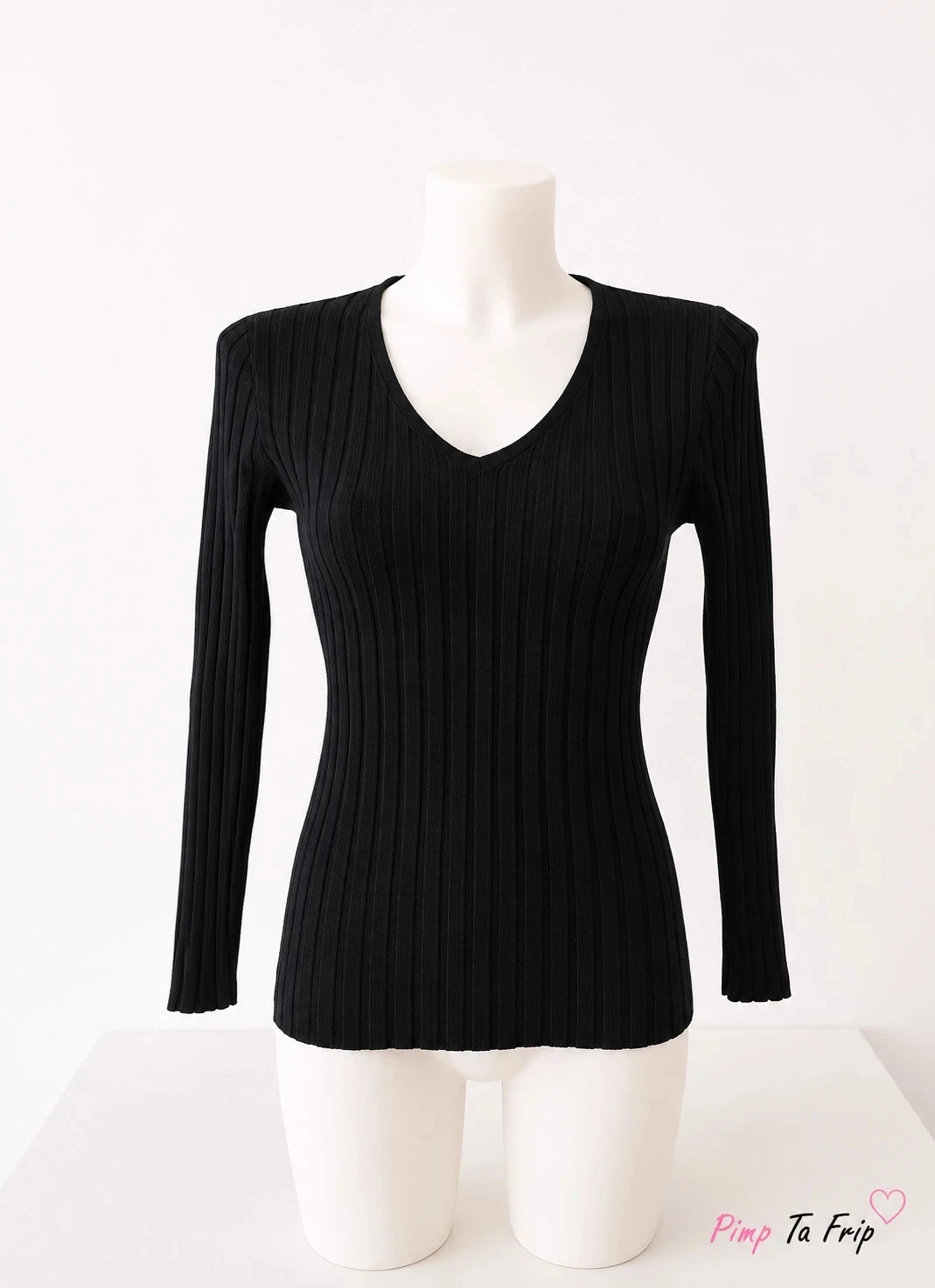 🖤 Pull noir maille côtelée col V – S